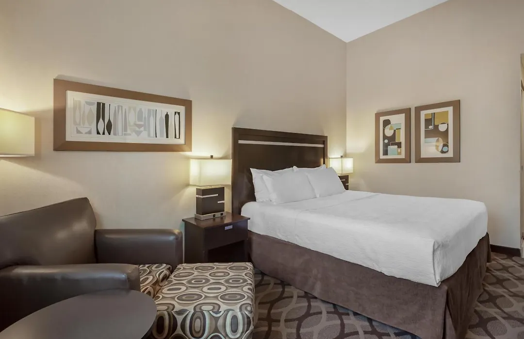 Best Western Plus Travel Hotel Toronto Airport-1